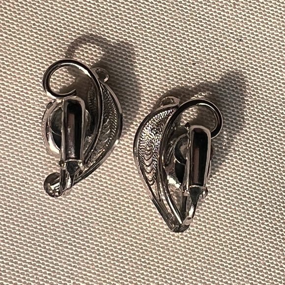 Vintage CORO Thermoset Fall Autumn Leaf Cottage Core Whimsical Fairy Earrings - Picture 3 of 3